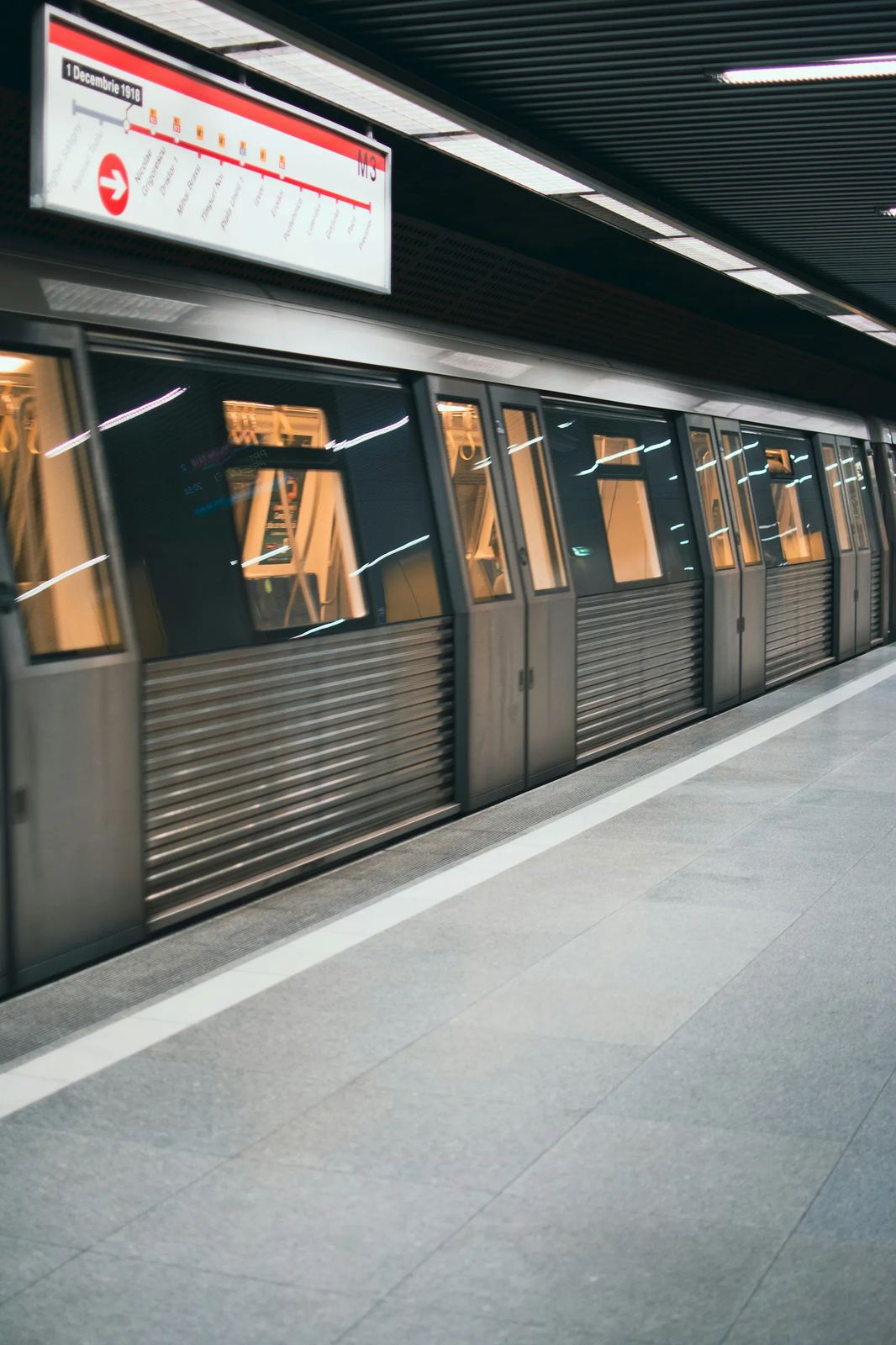 Andén de metro en Bucarest